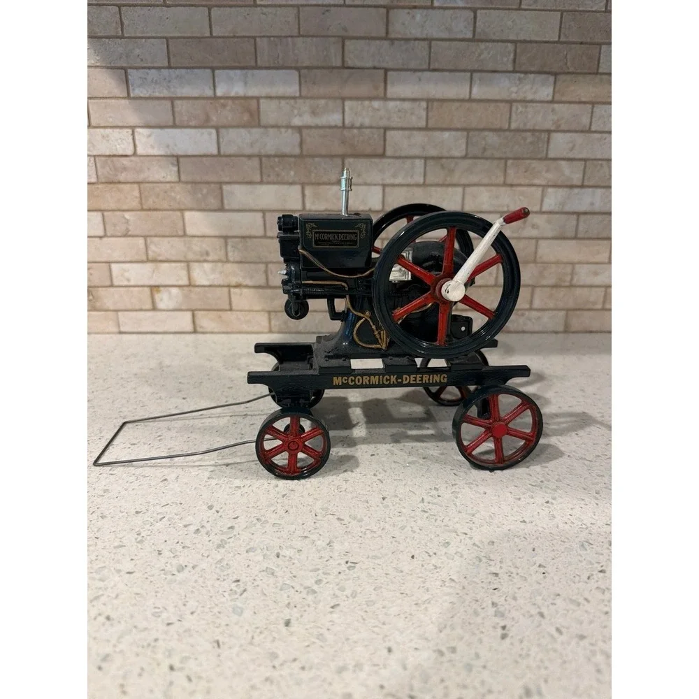 McCormick Deering‎ Model M Engine 1/8 Iowa Welcome Center